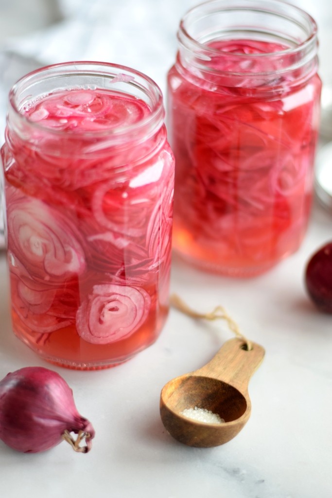 Pretty in pink! Einfaches Rezept für eingelegte rote Zwiebeln / pickled onions